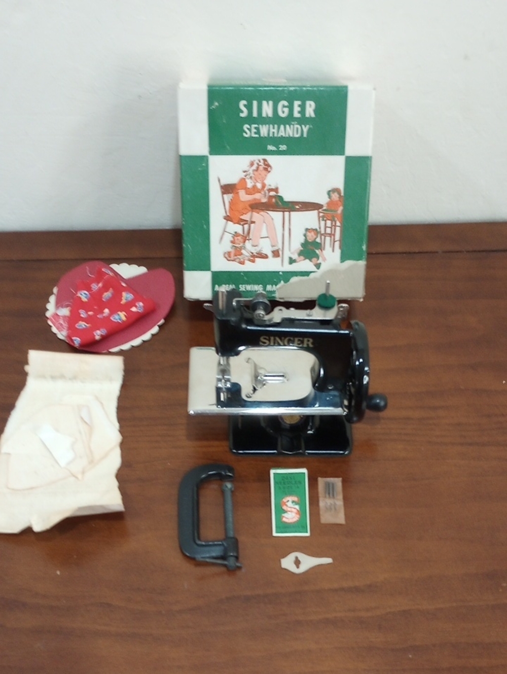 Singer Sewhandy #20 Mini Sewing Machine - Vintage 50s!